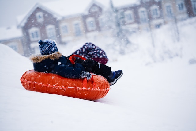 snow-tubing-winter-sport-in-uk