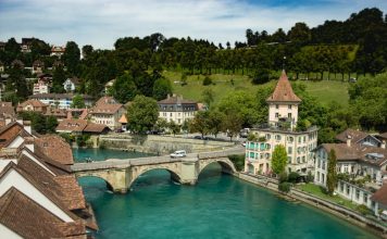 how to get job in switzerland