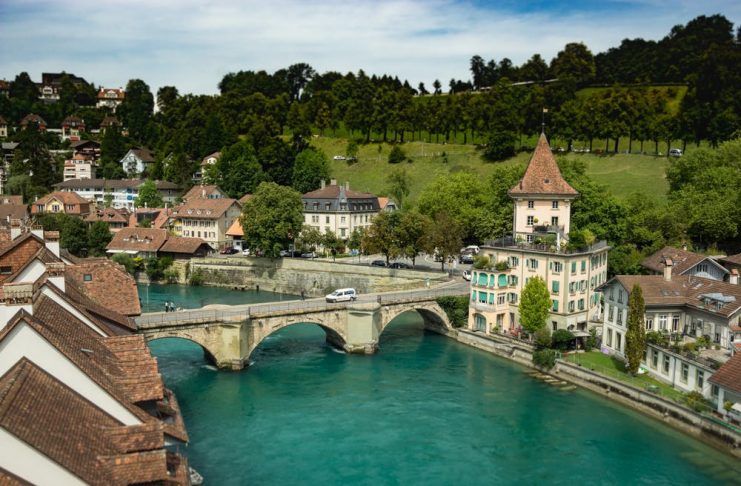 how to get job in switzerland