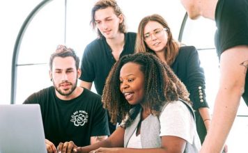 Team-Oriented - Traits of a Good Employee