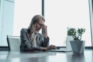 learn-how-to-deal-with-stress-to-improve-work-morale-and-avoid-burnout